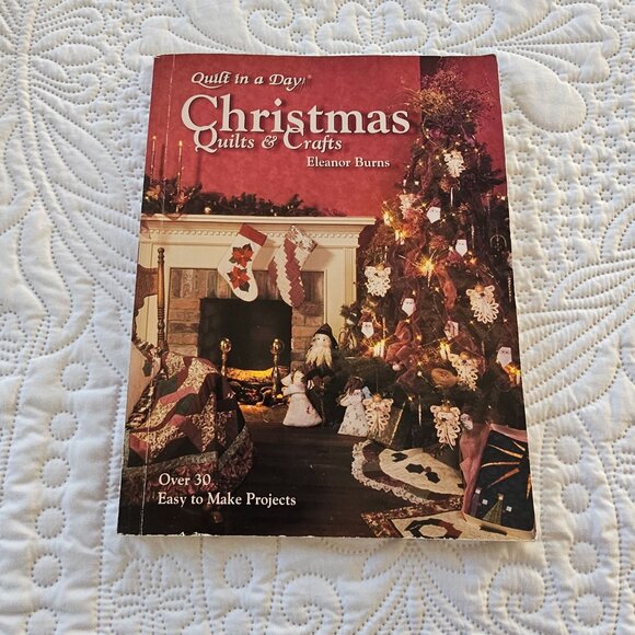 Set Of Vintage Christmas Quilt & Craft Books By Eleanor Burns & Nancy J. Martin - Picture 1 of 14